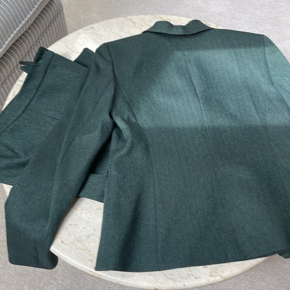 Evan Picone professional pantsuit size 8. - Picture 8 of 10
